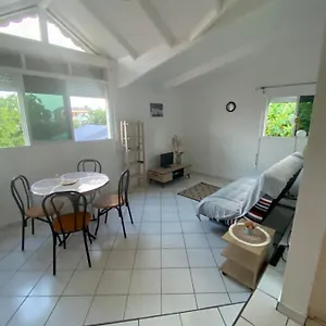 https://appartements-plage-commerces-a-200m.comcaribbean.com